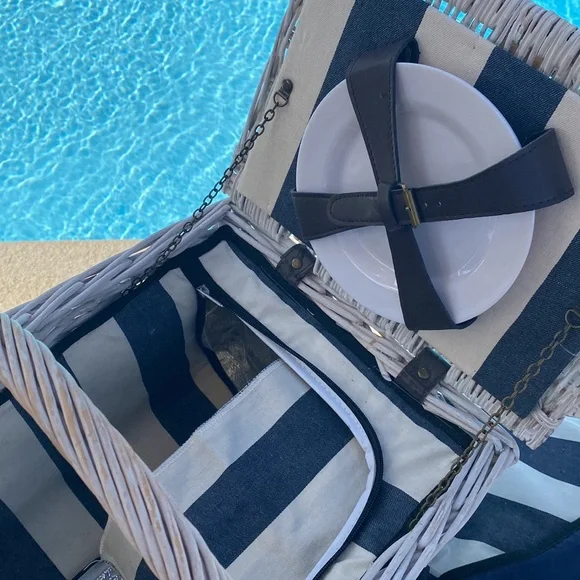 Picnic Basket Wicker Complete for 4 Super Cute! - Picture 8 of 15